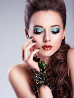 beautiful-woman-face-with-fashion-green-make-up-jewelry-hand_186202-7077 beautiful-woman-face-with-fashion-green-make-up-jewelry-hand_186202-7077